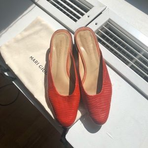 Mari Giudicelli red/orange slides